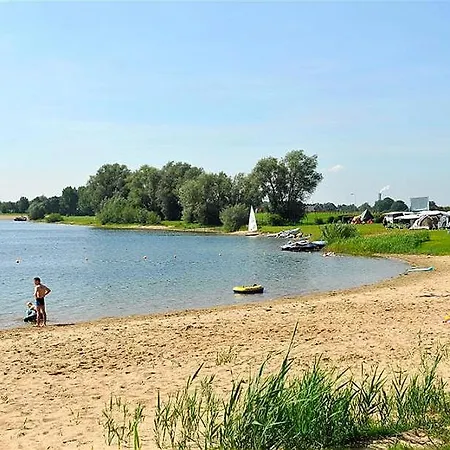 Type B Basis 4 Persoons Aan Het Water *